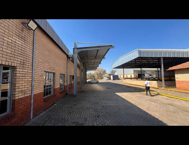 925M² WAREHOUSE TO LET IN WALTLOO